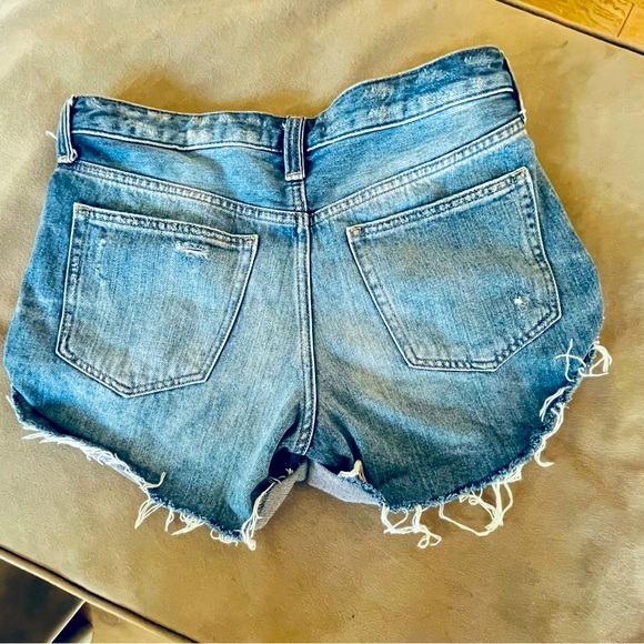 Free People 5 button sexy bandit look jean shorts. Great condition.. Size 27 - Picture 10 of 10